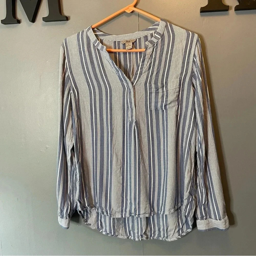 Bass & Co blue and white stripe viscose long sleeve button up size small